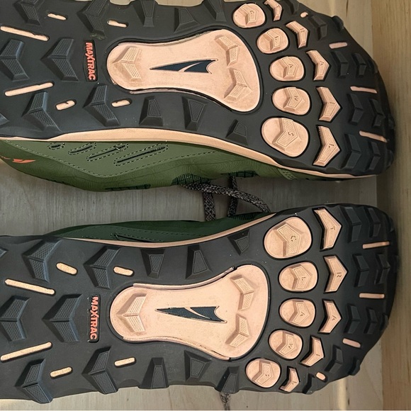 Altra lone Peak Maxtrac Green and Pink Women's Sneakers - Picture 4 of 5